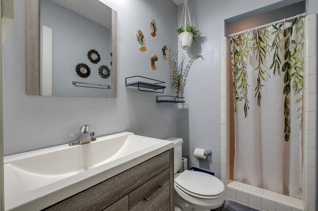 Building Photo - 2815 Misty Garden Cir