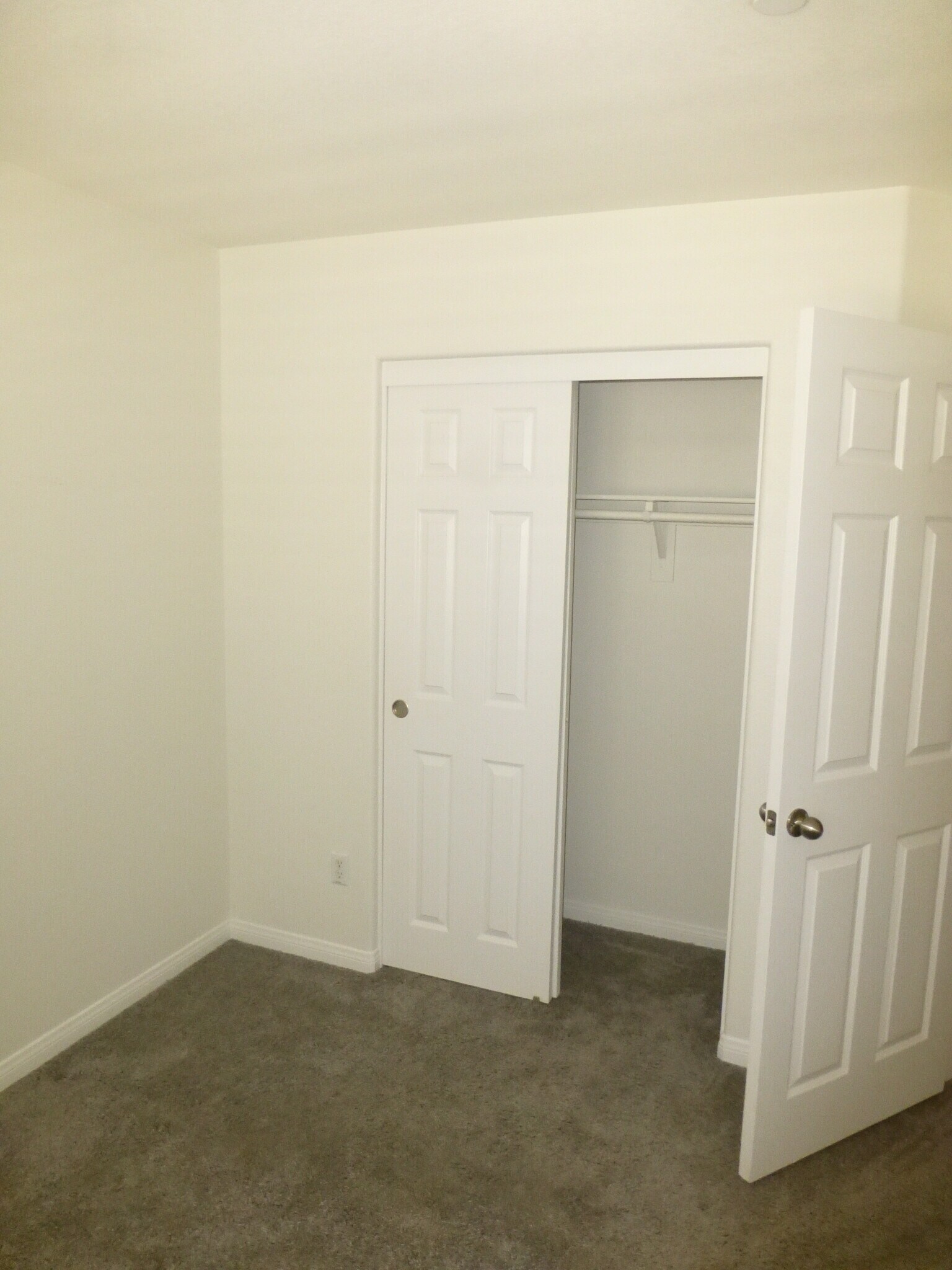 Building Photo - 416 W Linden Dr