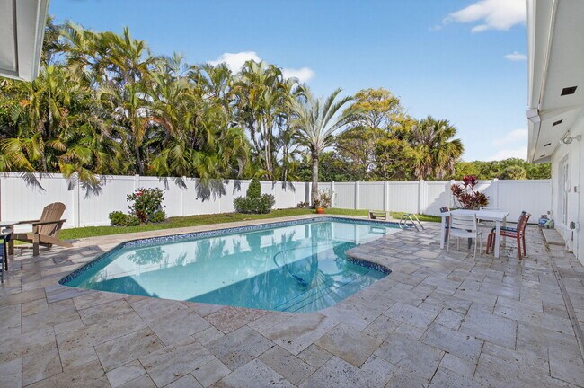 Building Photo - 1010 SW 2nd St