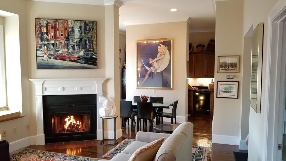 Building Photo - 14 Chestnut St