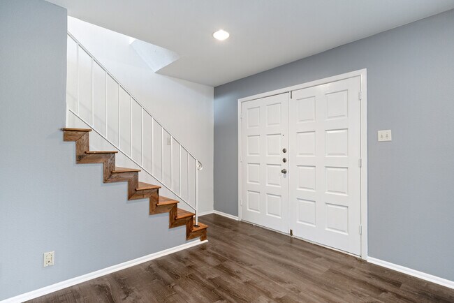 Building Photo - 10958 Crown Pk Ln