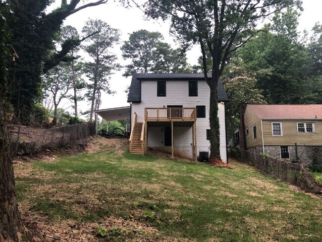 Building Photo - Stunning Renovation in Historic West End – 3 Bed / 2 Bath