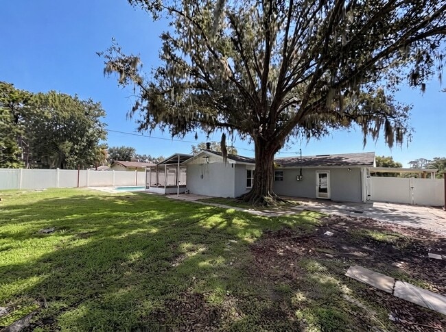 Building Photo - 1823 Lori Ln W