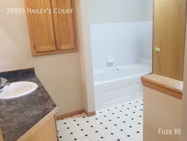 Building Photo - 29885 Hailey's Ct