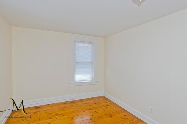 Building Photo - 208-210-210 Fort Pleasant Ave