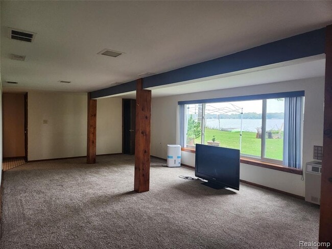 Building Photo - 8463 Hillpoint Dr