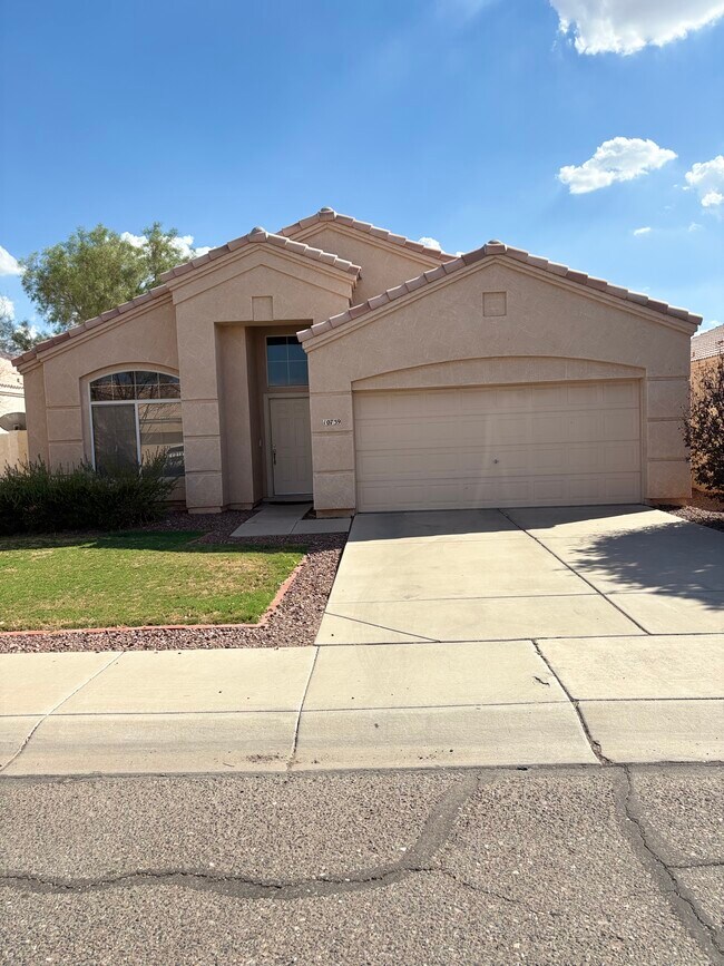 Primary Photo - 10739 W Bermuda Dr