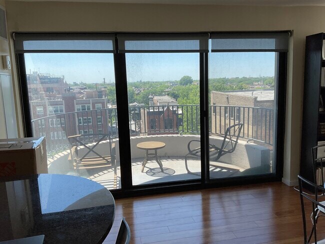Building Photo - 2020 N Lincoln Park W