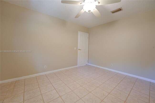 Building Photo - 2401 SW 58th Manor