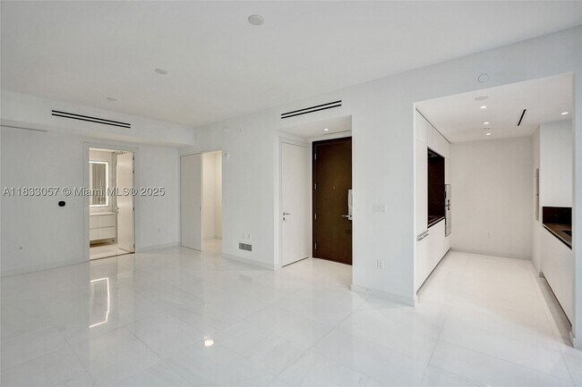 Building Photo - 300 Biscayne Blvd