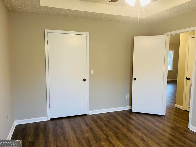 Building Photo - 12 Fredda Ln