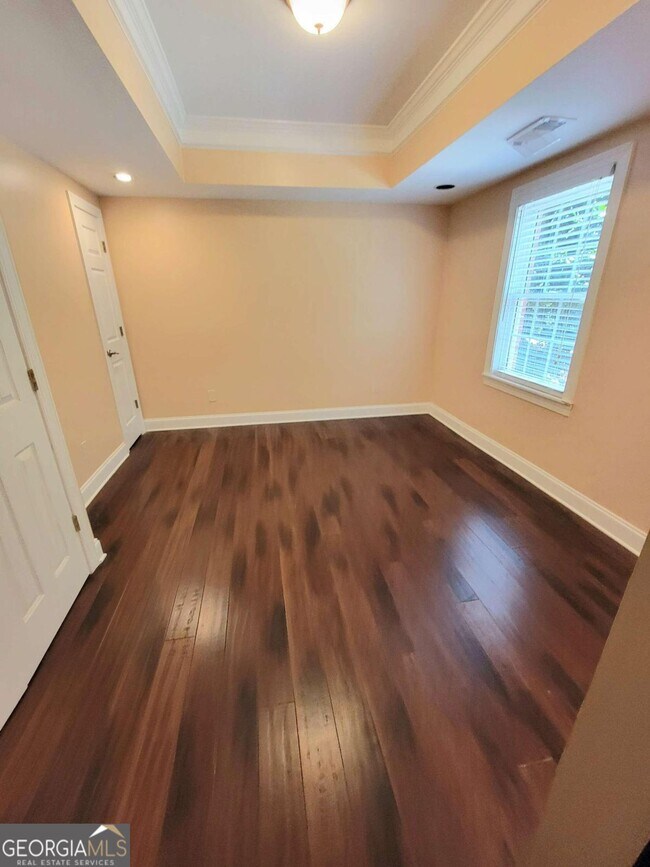 Building Photo - 4937 Village Terrace Dr