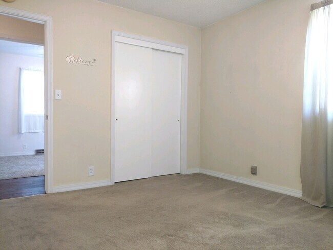 Building Photo - Charming 4 Bed / 1 Bath Ranch – Now Available!