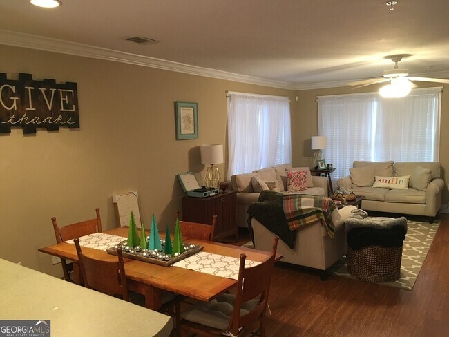 Building Photo - 490 S Barnett Shoals Rd