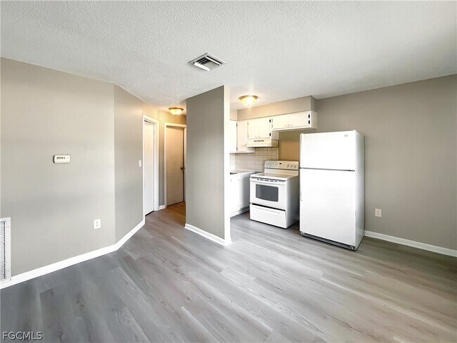 Building Photo - 13037 First St