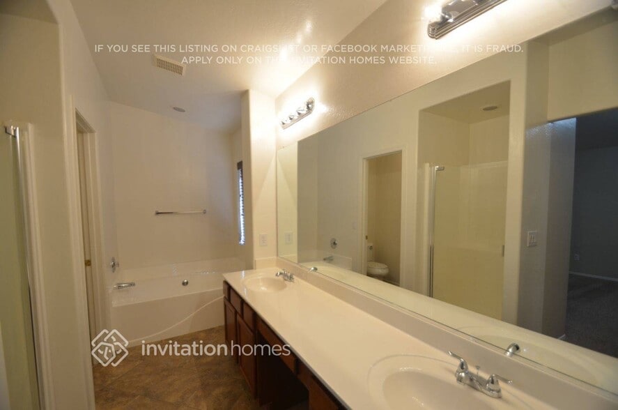 Building Photo - 5605 S 51st Dr