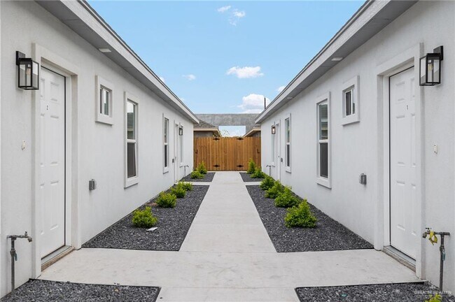 Building Photo - 9 Northwestern Ave