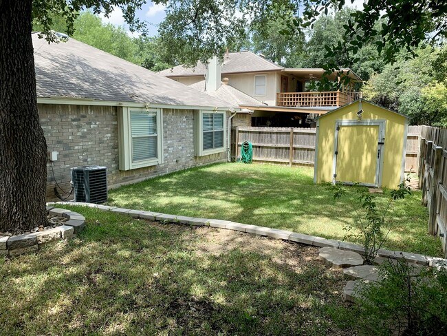Building Photo - Ready for Move In! A wonderful all brick 1...