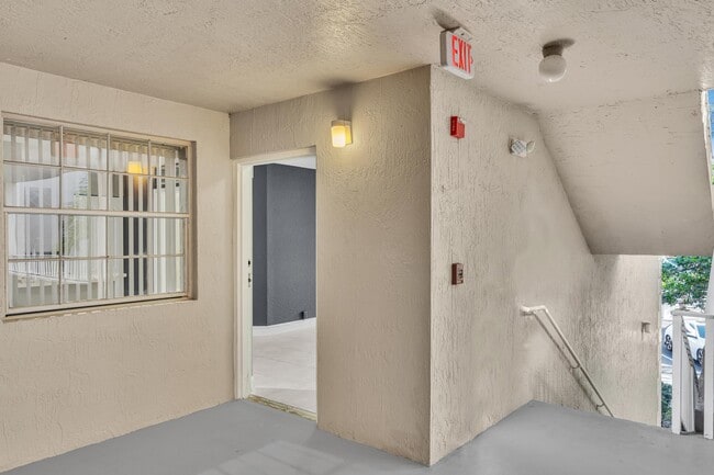 Building Photo - 2880 N Oakland Forest Dr