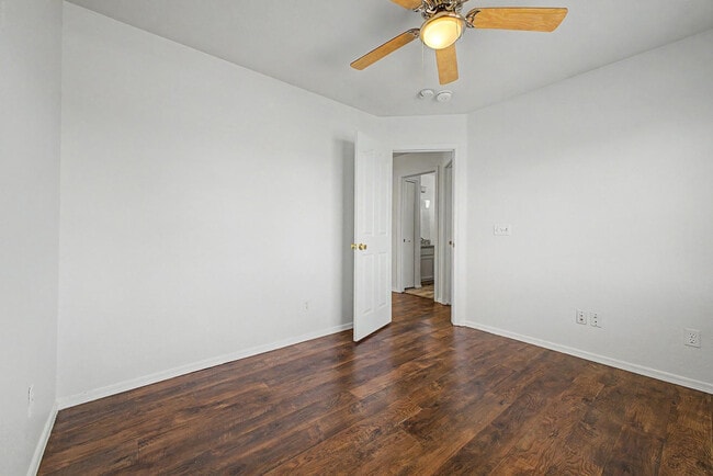 Building Photo - 1295 S Honeysuckle Ln