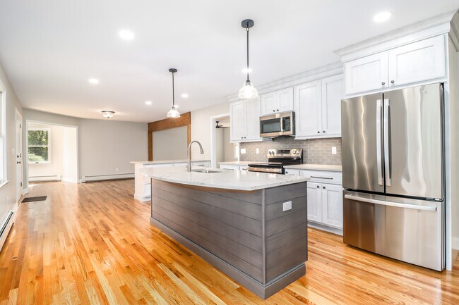 Building Photo - 85 Ironworks Hill Rd