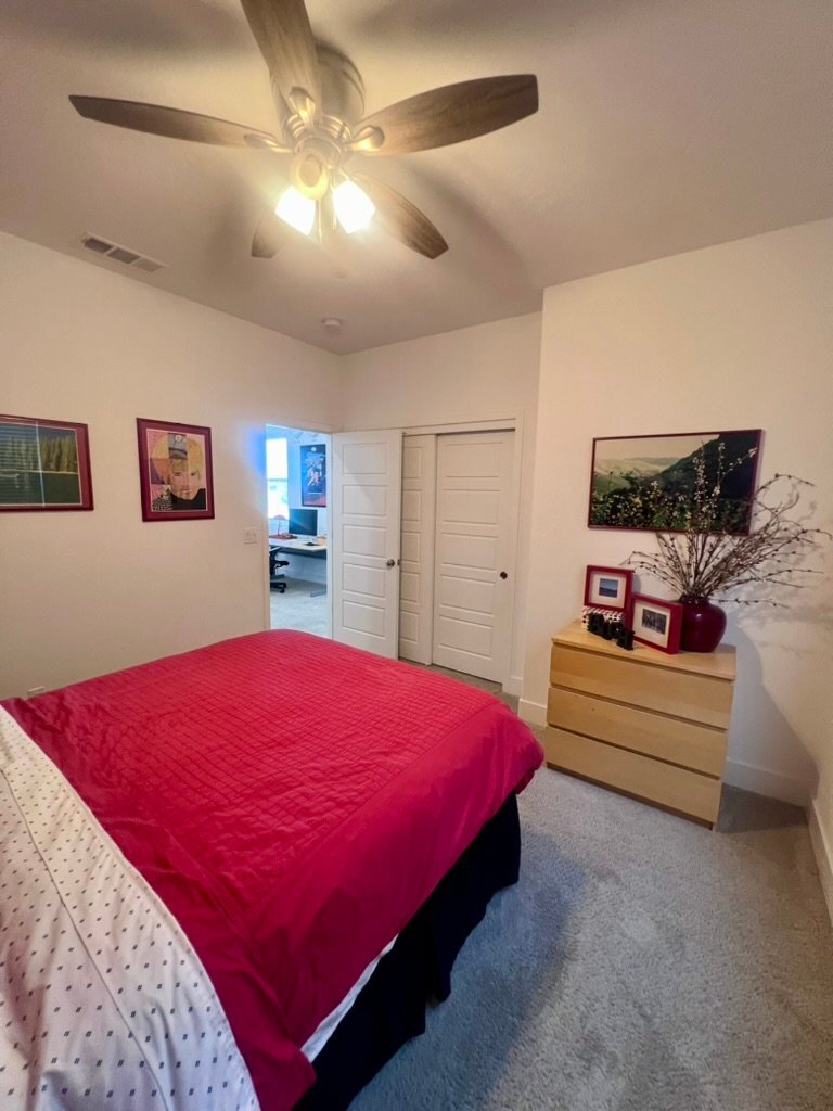 Building Photo - 2712 E Tamarind Dr