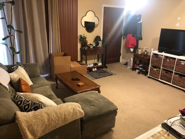 Building Photo - 3927 Nobel Dr