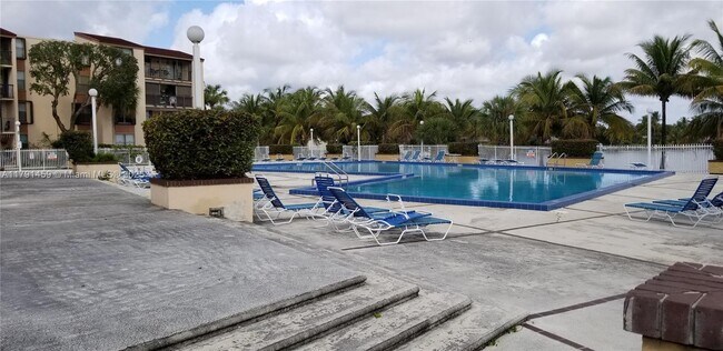 Primary Photo - 14201 N Kendall Dr