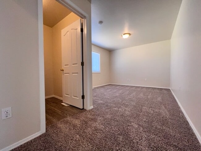 Building Photo - 8137 Waterfowl Ave
