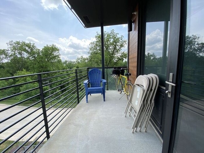 Building Photo - $2,300 | 2 Bedroom, 2 Bathroom Condo | Pet...