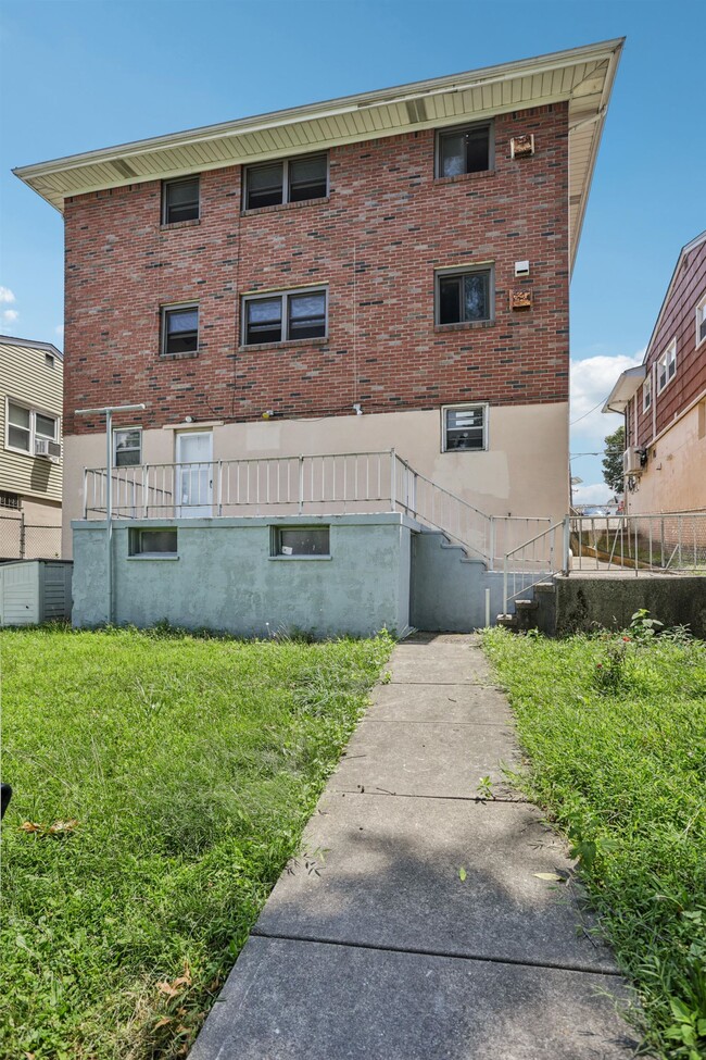 Building Photo - 9001 Grand Ave