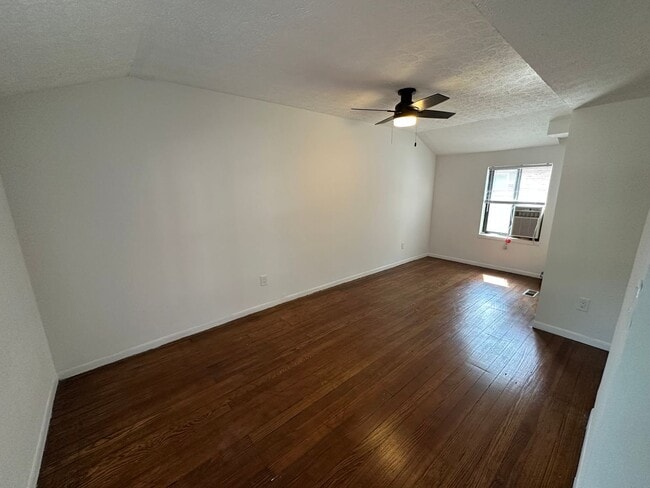 Building Photo - 113 E Lane Ave