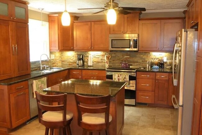 Building Photo - 402 Mt Airy Rd