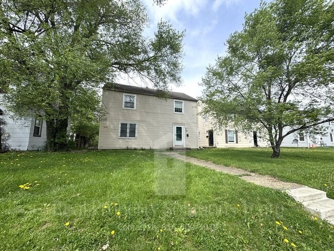 Building Photo - 1079 S James Rd