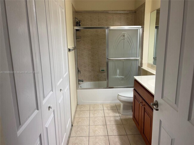 Building Photo - 3500 Oaks Clubhouse Dr