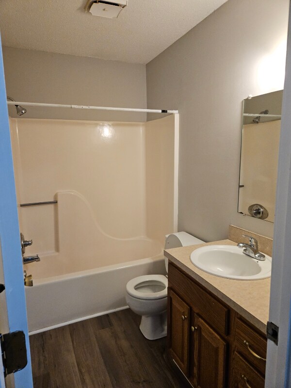 Building Photo - 491 Falls Ave