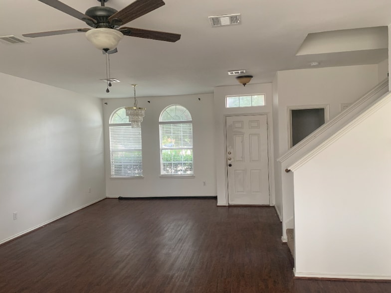 Building Photo - 3204 Paradise Valley Dr