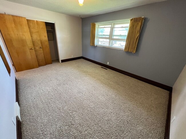 Building Photo - 429 E Pine St