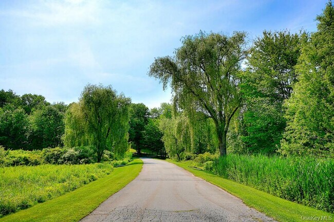 Building Photo - 16 Old Post Rd