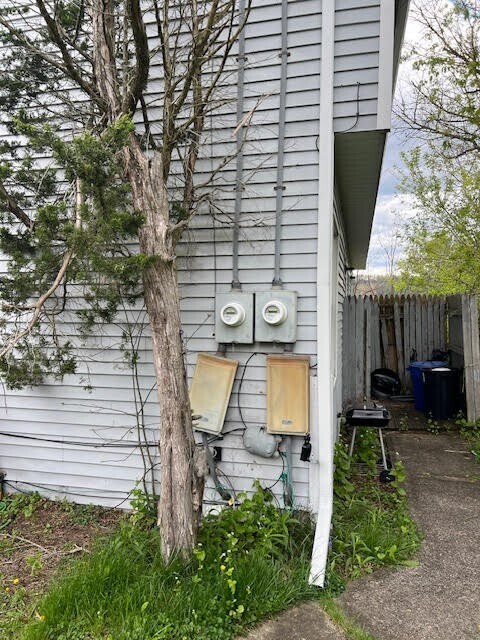 Building Photo - 823 Martin St