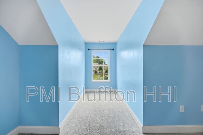 Building Photo - 355 Dante Cir