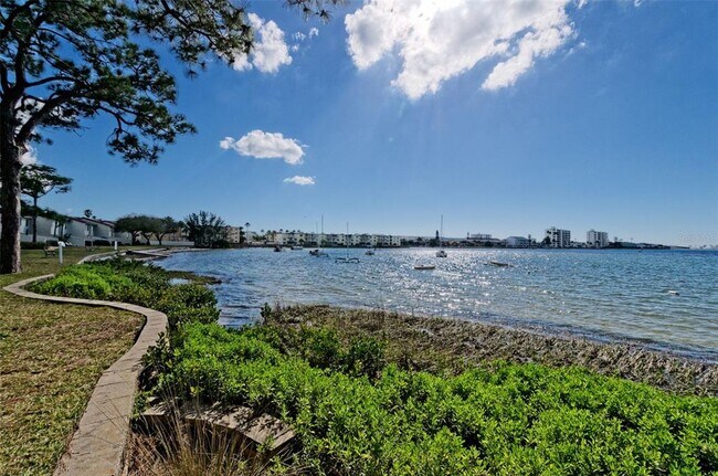 Building Photo - 2700 Bayshore Blvd