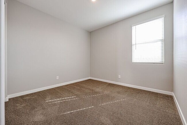Building Photo - Available August 7th! Gated Community 4 Bedroom 3 Bathroom Home!