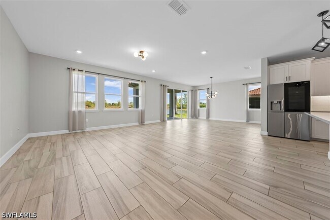 Building Photo - 2038 Grove Dr