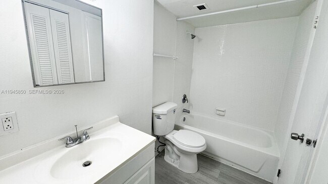 Building Photo - 484 NW 165th St