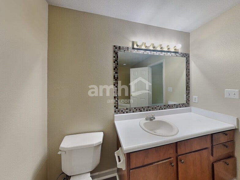 Building Photo - 2438 Pinebark Dr