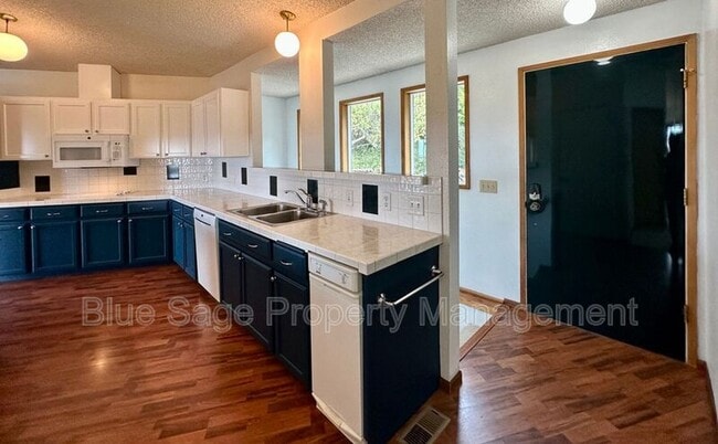 Building Photo - 152 Sea View Dr