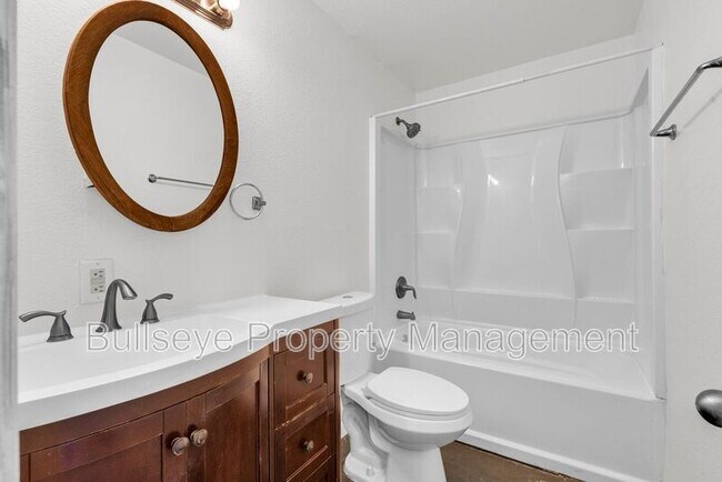 Building Photo - 1333 E Donner Dr