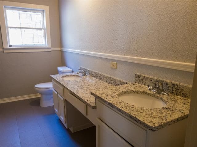 Building Photo - 708 W Largent St