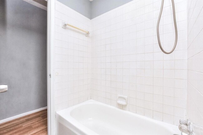 Building Photo - 1202 Southwalk St